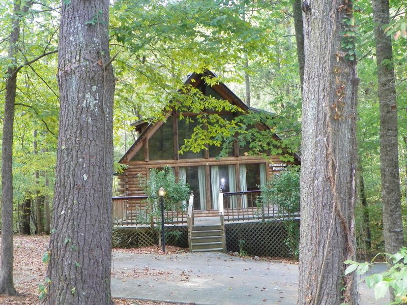 2231 Cove Creek Dr, Sevierville, TN 37862