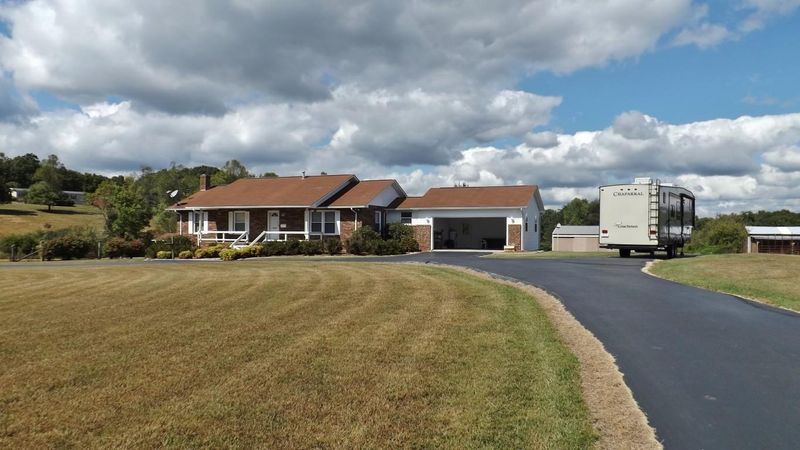 2231 Leffle Webb Rd, Crossville, TN 38572