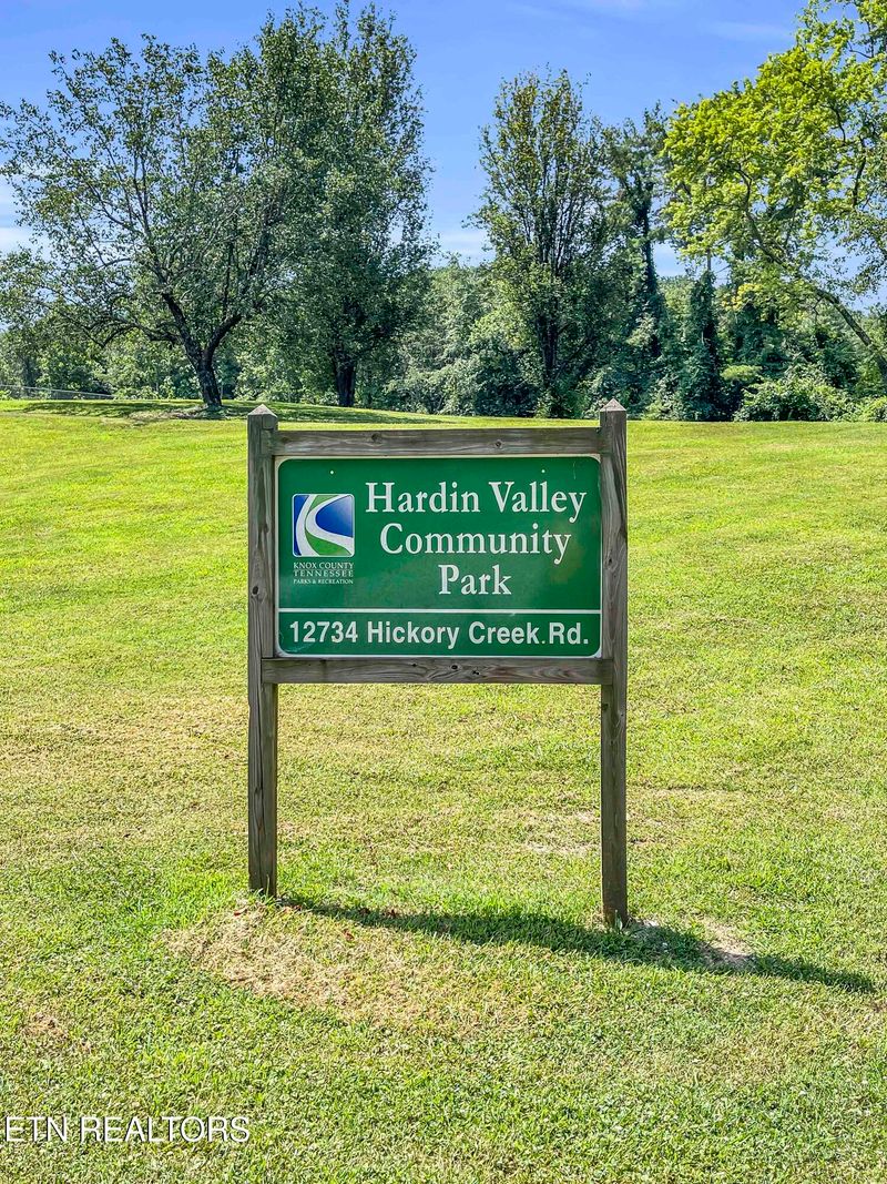 2231 Nora Mae Rd, Knoxville, TN 37932
