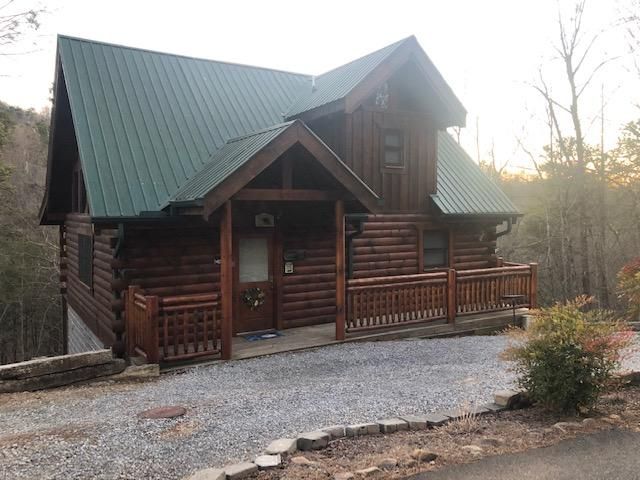 2233 Beach Front Dr, Sevierville, TN 37876