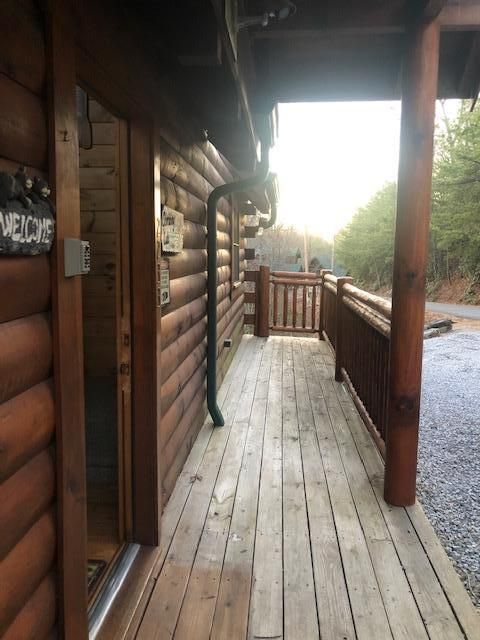 2233 Beach Front Dr, Sevierville, TN 37876