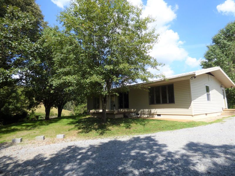 2233 Henderson Springs Rd, Pigeon Forge, TN 37863
