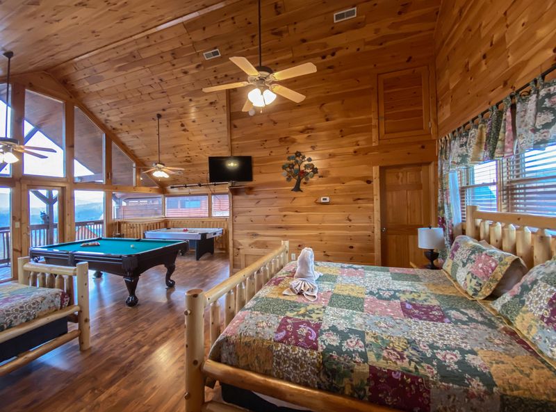 2233 Lone Eagle Dr, Sevierville, TN 37876