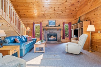 2234 Eagle Feather Dr, Sevierville, TN 37876