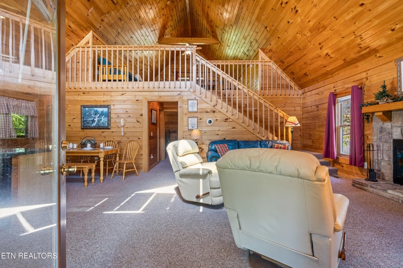 2234 Eagle Feather Dr, Sevierville, TN 37876