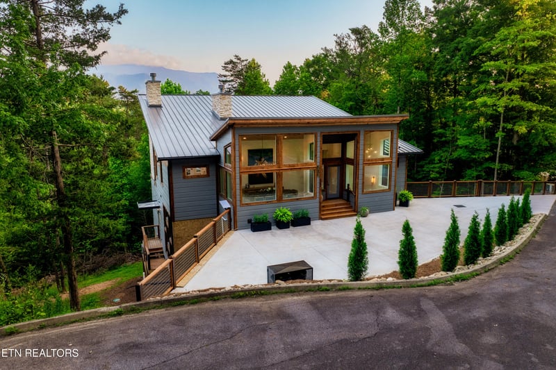 2234 Legend Dr, Sevierville, TN 37876