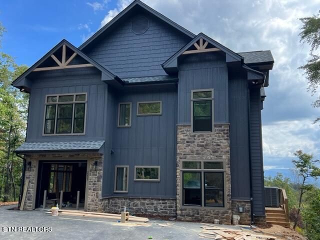 2235 Bluff Mountain Rd, Sevierville, TN 37876
