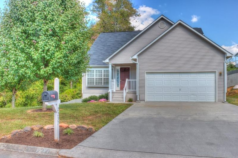 2237 Cripple Oak Ln, Powell, TN 37849