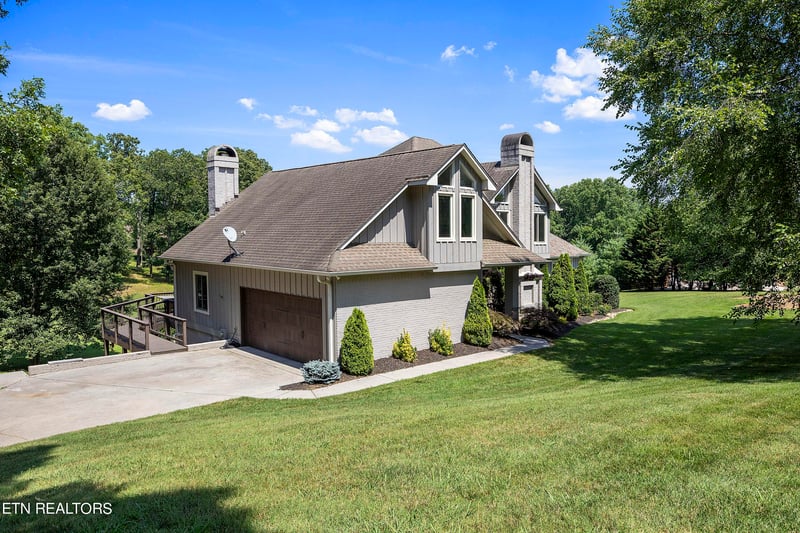 2238 Fallen Oaks Dr, Knoxville, TN 37932