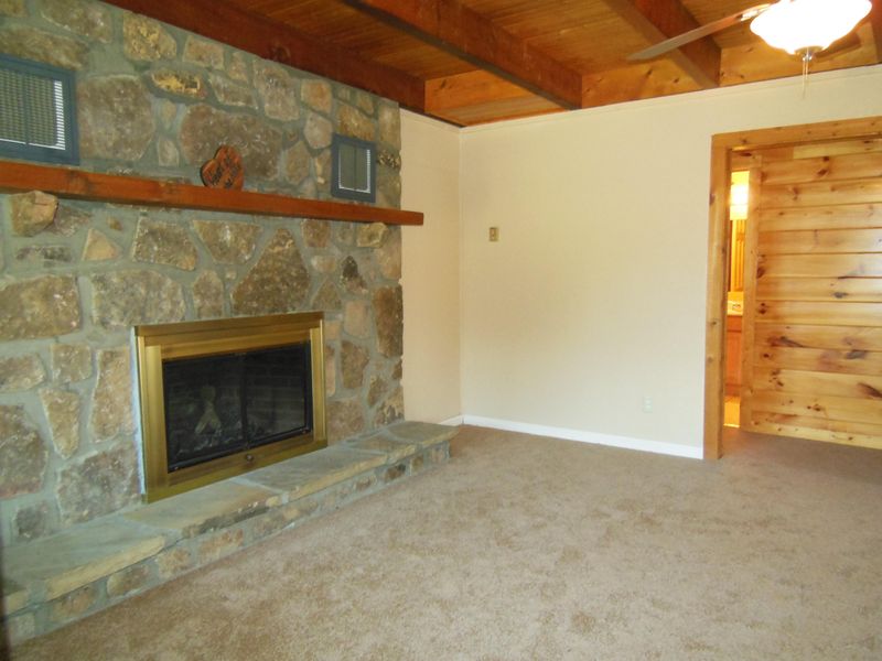 2239 Upper Middle Creek Rd, Sevierville, TN 37876