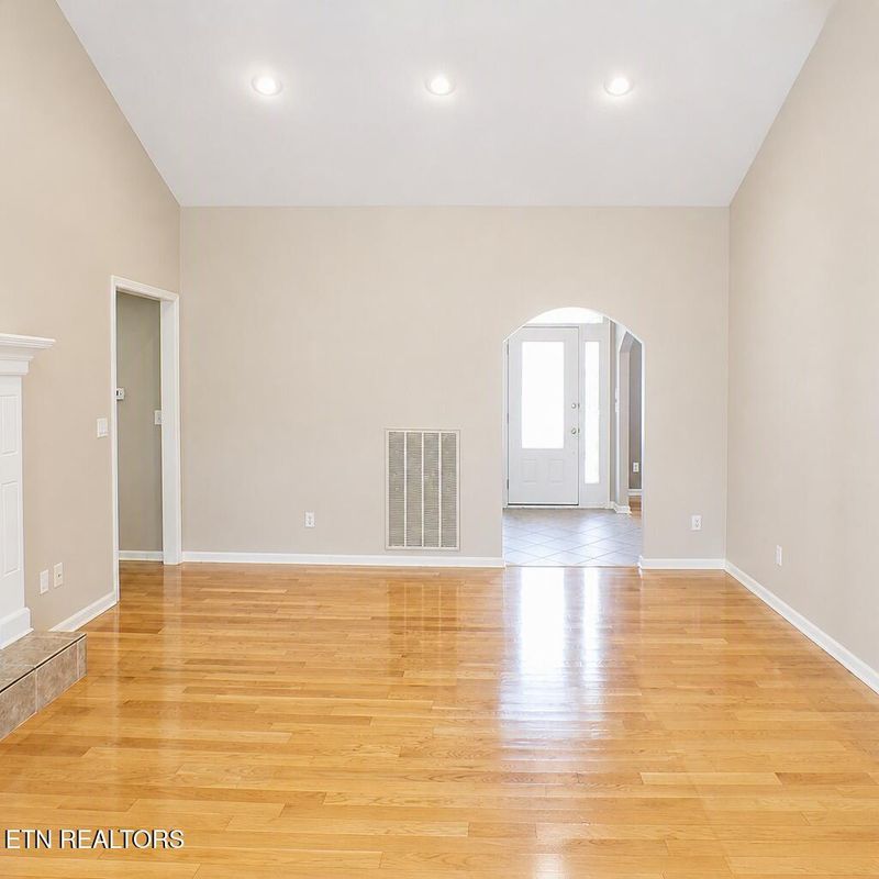 224 Forest Hill Dr, Crossville, TN 38558