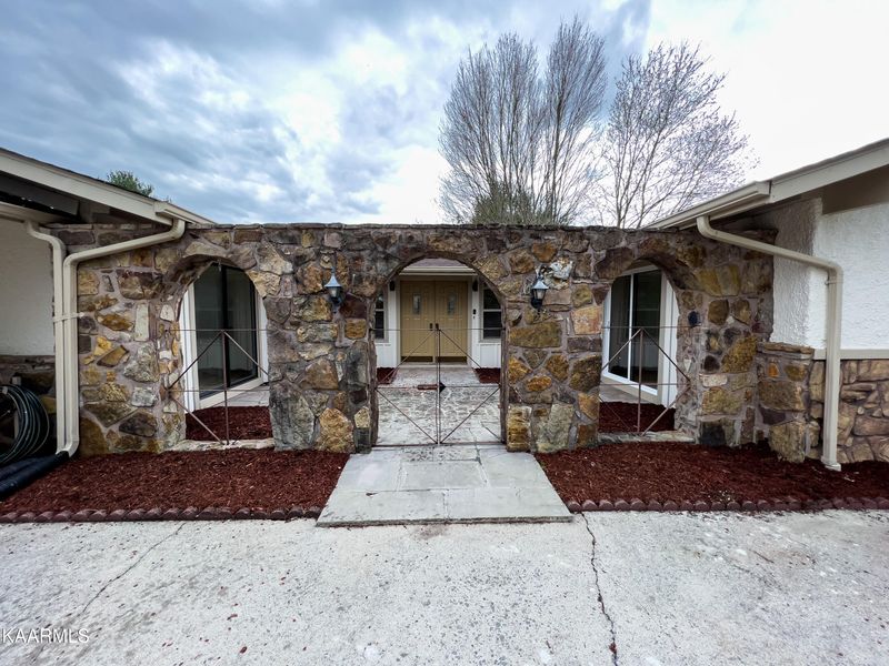 224 Huntsman Ln, Bean Station, TN 37708