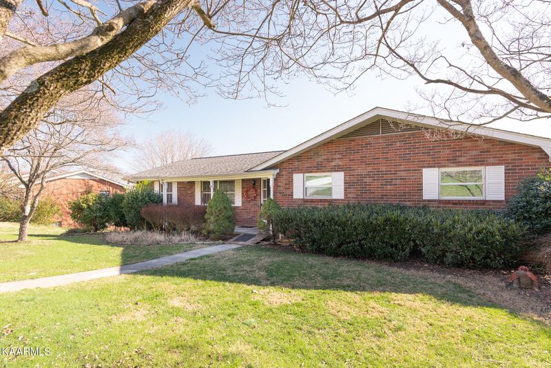 224 Mayview Dr, Powell, TN 37849
