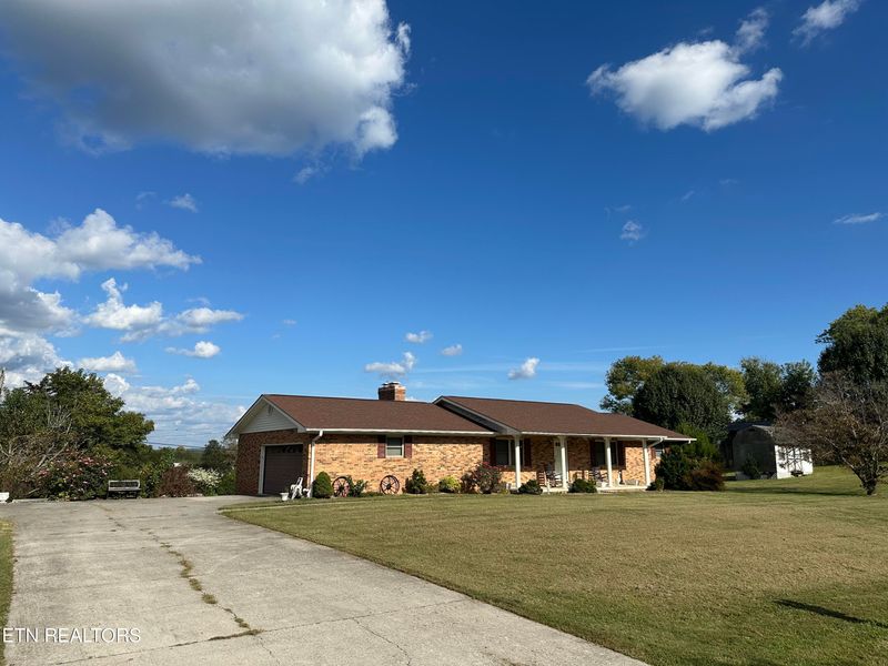 224 Mountain View Rd, Jacksboro, TN 37757