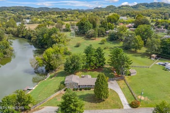 224 Springvale Ln, Rockford, TN 37853