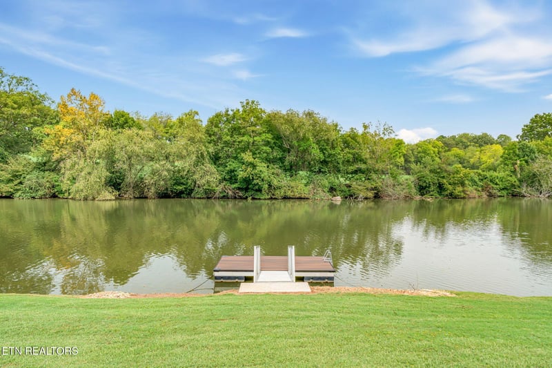 224 Springvale Ln, Rockford, TN 37853