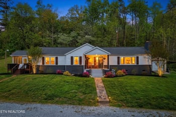 224 W Millers Cove Rd, Walland, TN 37886