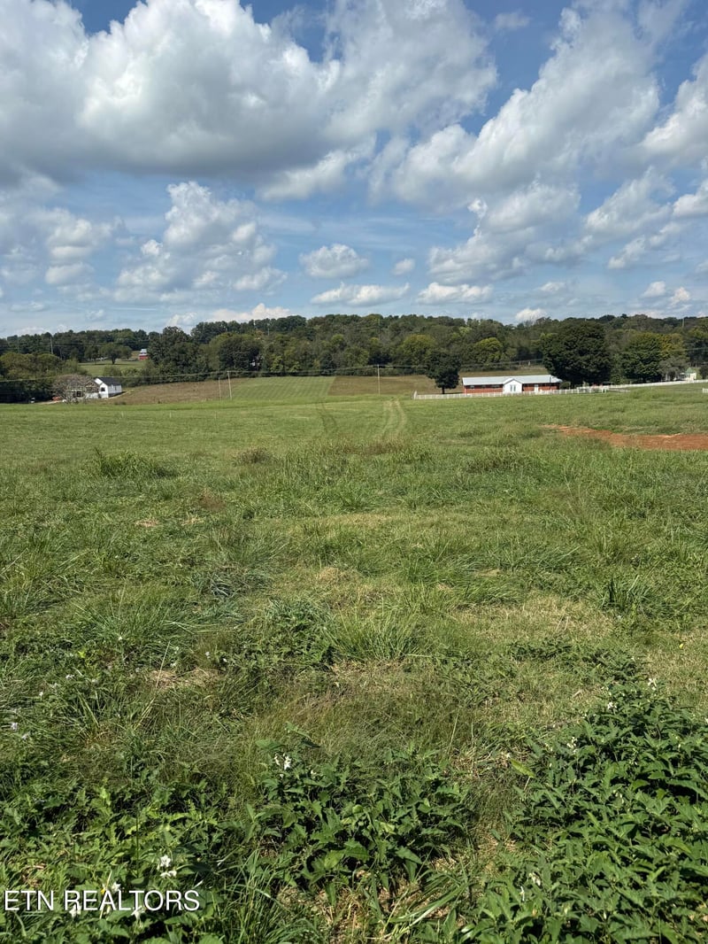 22400 Martel Rd, Lenoir City, TN 37772