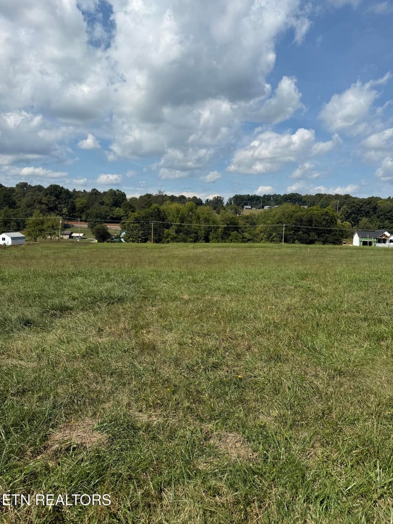 22400 Martel Rd, Lenoir City, TN 37772
