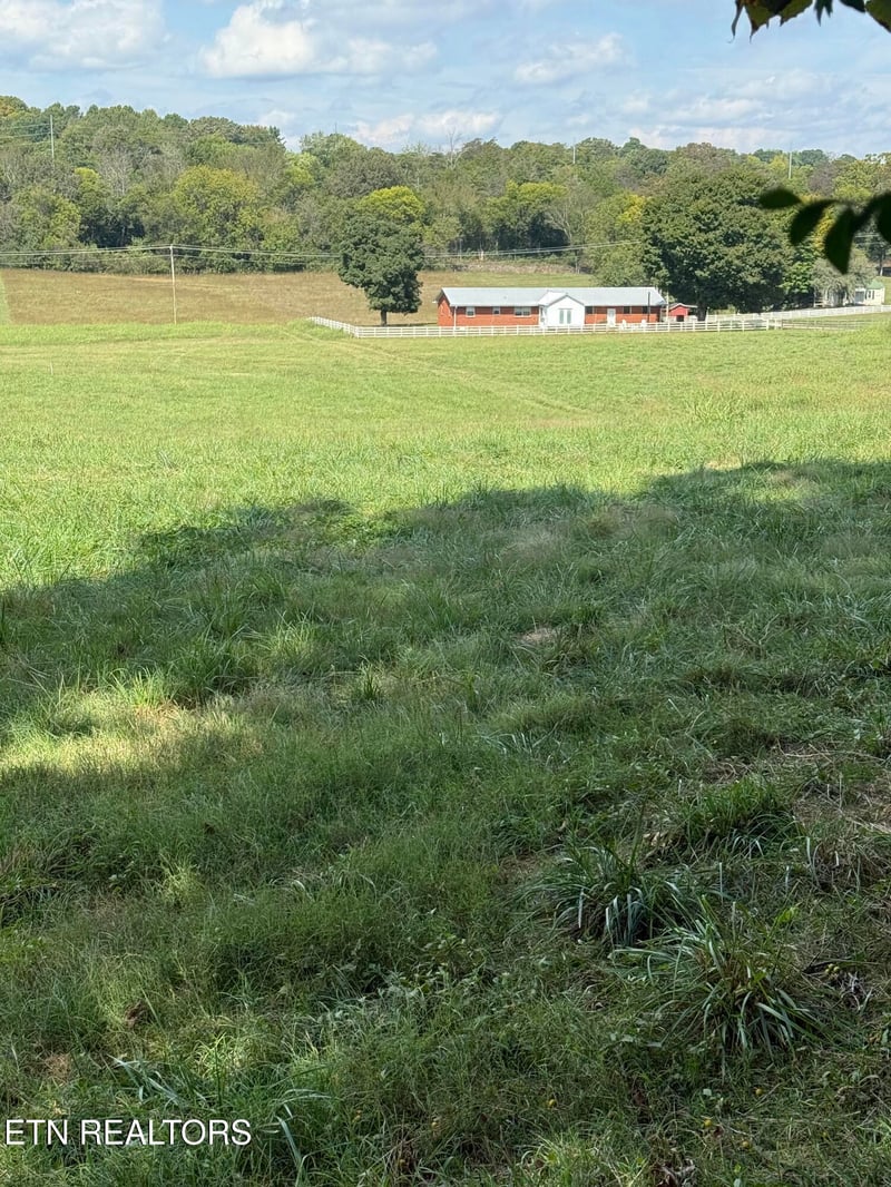 22400 Martel Rd, Lenoir City, TN 37772