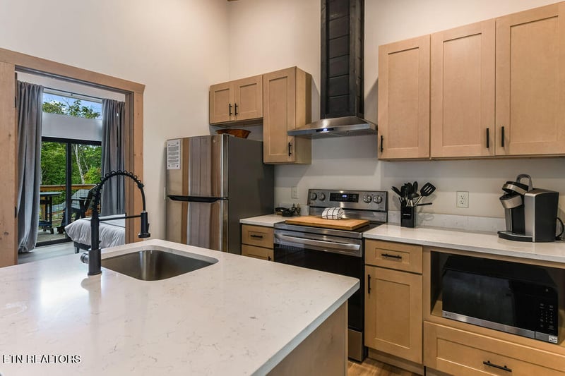 2241 E View Dr, Sevierville, TN 37876