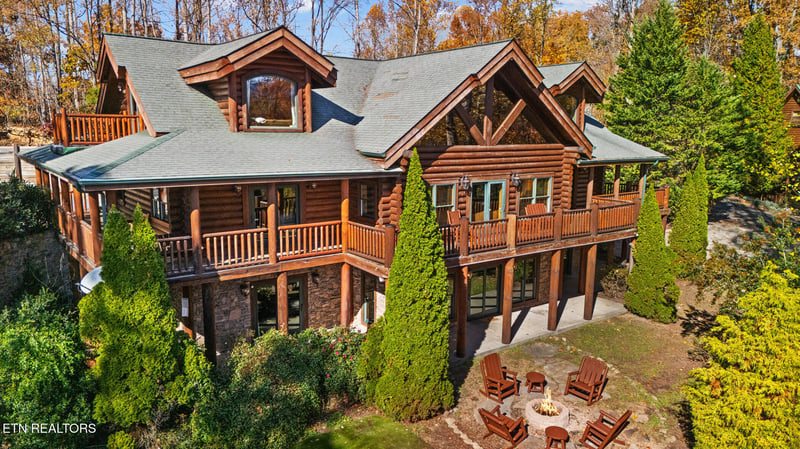 2241 Legend Dr, Sevierville, TN 37876