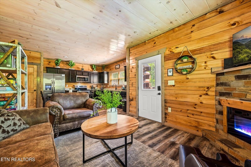 2243 Wingspan Dr, Sevierville, TN 37876
