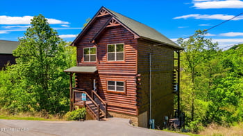 2243 Wingspan Dr, Sevierville, TN 37876