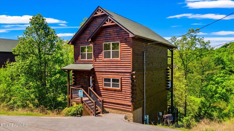 2243 Wingspan Dr, Sevierville, TN 37876