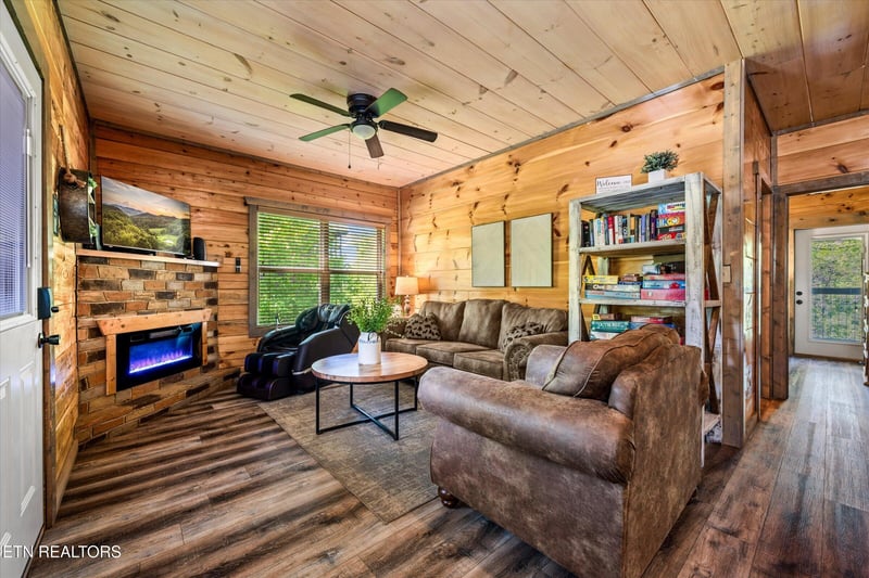 2243 Wingspan Dr, Sevierville, TN 37876