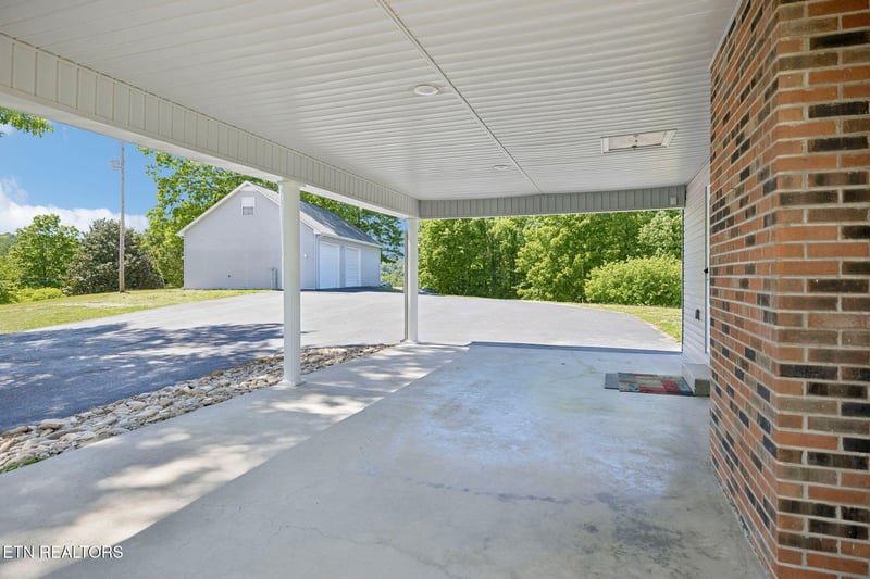 2245 Pinecrest Rd, Jacksboro, TN 37757