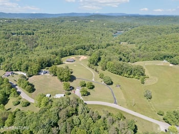 2245 Pinecrest Rd, Jacksboro, TN 37757