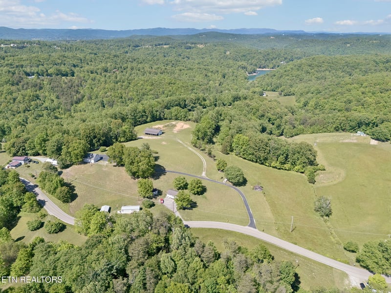 2245 Pinecrest Rd, Jacksboro, TN 37757