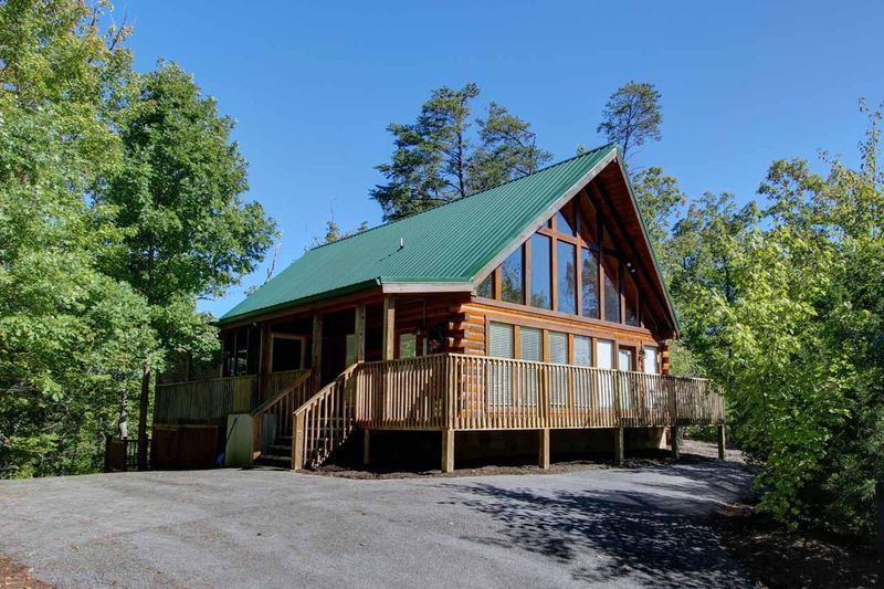 2246 Hidden Mountain Rd, Sevierville, TN 37876
