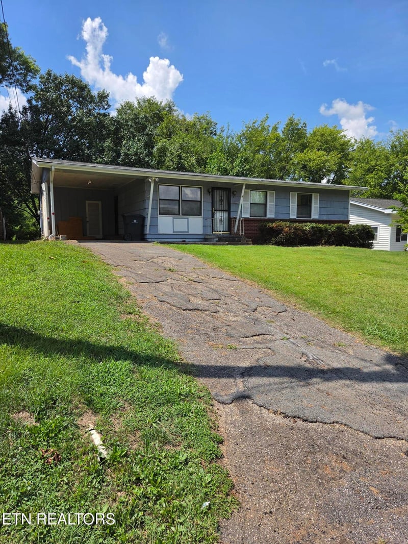 2246 W Gilbert Ln, Knoxville, TN 37920