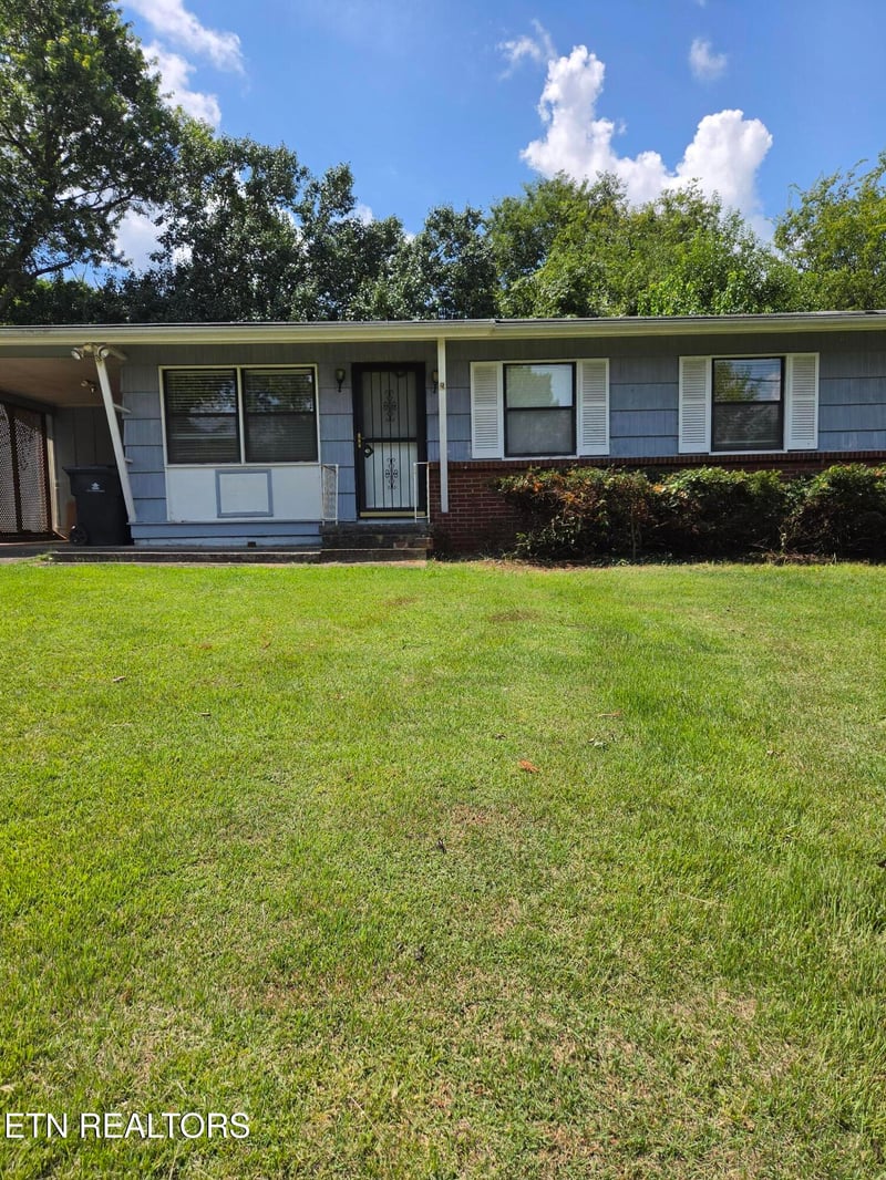 2246 W Gilbert Ln, Knoxville, TN 37920