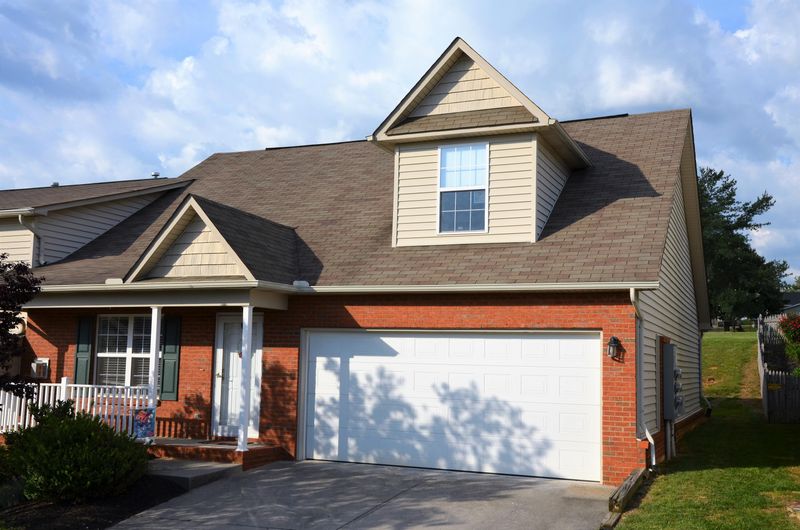 2247 Cartmill Dr, Powell, TN 37849