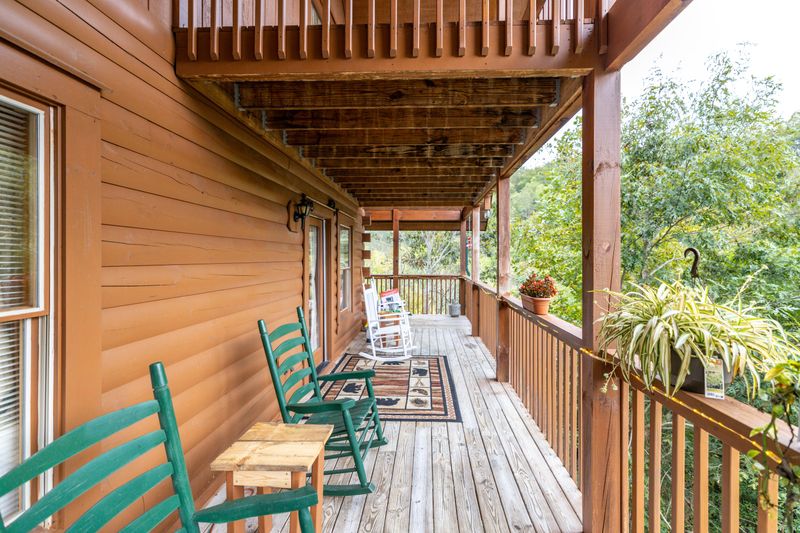 2247 Eagle Feather Dr, Sevierville, TN 37876