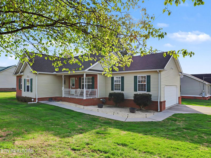 225 Acorn Dr, Plainview, TN 37721