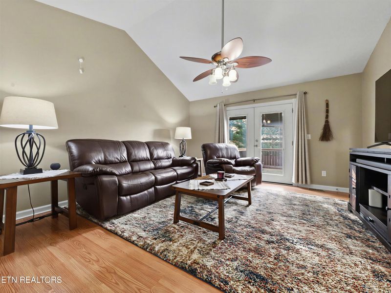 225 Acorn Dr, Plainview, TN 37721