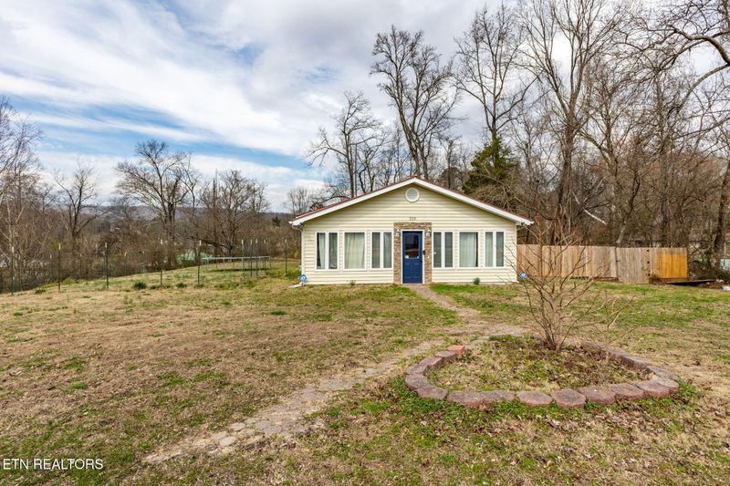 225 Capps Ln, Harriman, TN 37748