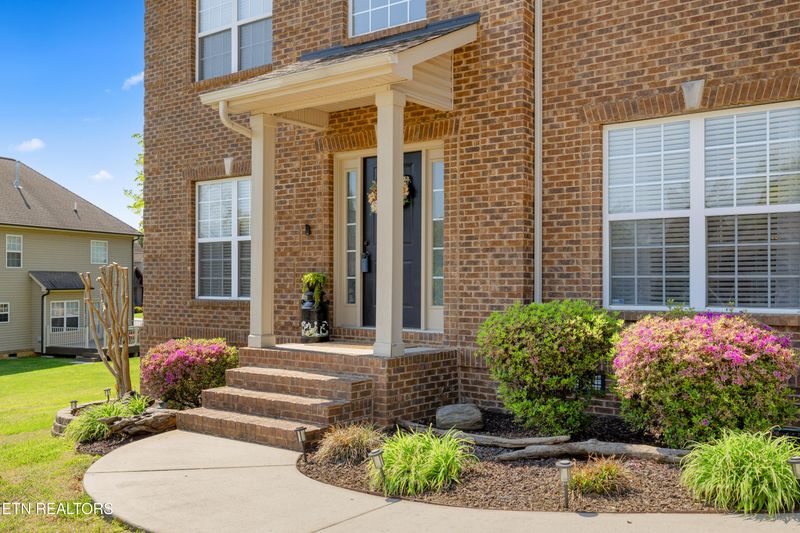 225 Caulderwood Ln, Lenoir City, TN 37771