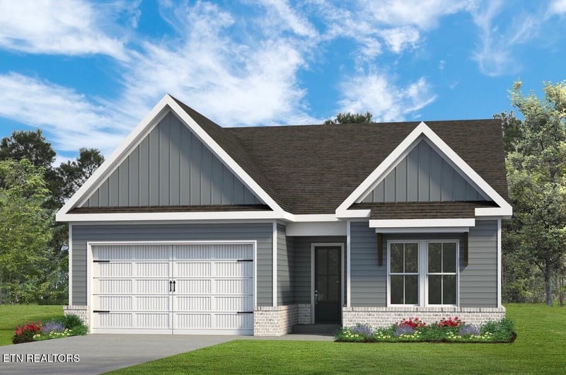 225 Chandler Dr, Lenoir City, TN 37772