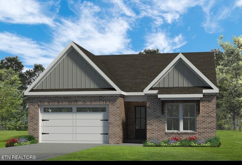225 Chandler Dr, Lenoir City, TN 37772