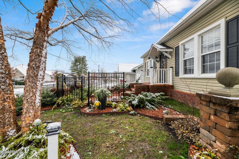 225 E Caldwell Ave, Knoxville, TN 37917