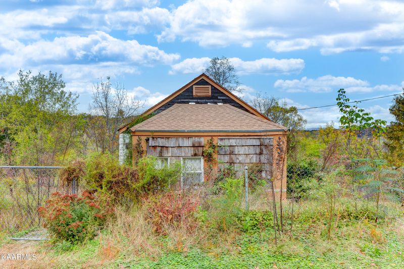 225 E View St, Sevierville, TN 37862