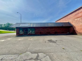 225 E Washington Ave, Athens, TN 37303