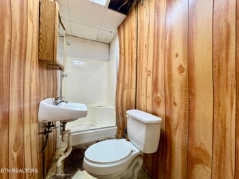 225 E Washington Ave, Athens, TN 37303