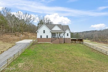 225 Grant Rd, Gordonsville, TN 38563