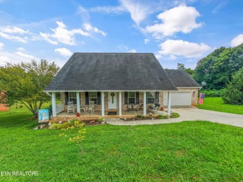 225 Hillsborough Ln, Lenoir City, TN 37772